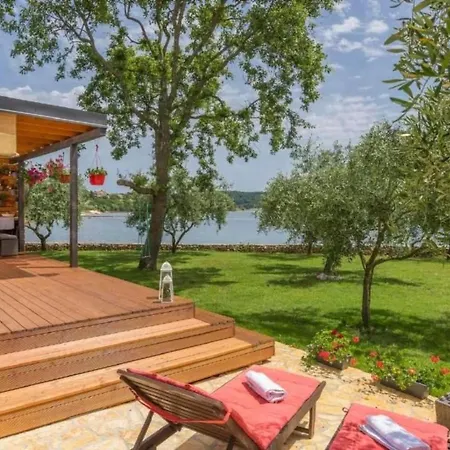 House Ive- Romantische Flucht- Jacuzzi- Pool- By Interhome Nyaraló Póla