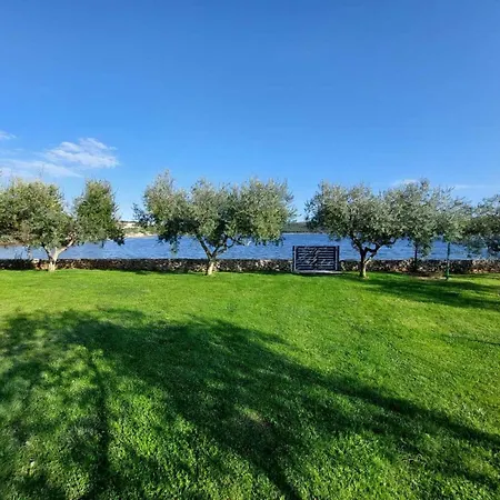 House Ive- Romantische Flucht- Jacuzzi- Pool- By Interhome Nyaraló *