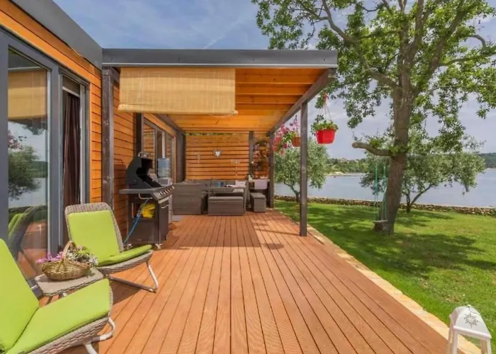 House Ive- Romantische Flucht- Jacuzzi- Pool- By Interhome