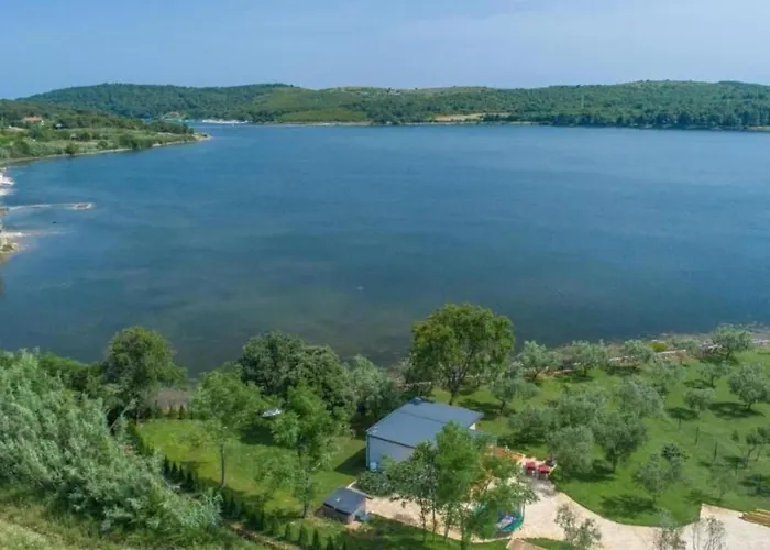 House Ive- Romantische Flucht- Jacuzzi- Pool- By Interhome *