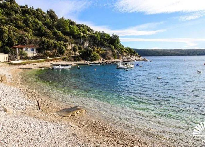 House Ive- Romantische Flucht- Jacuzzi- Pool- By Interhome *