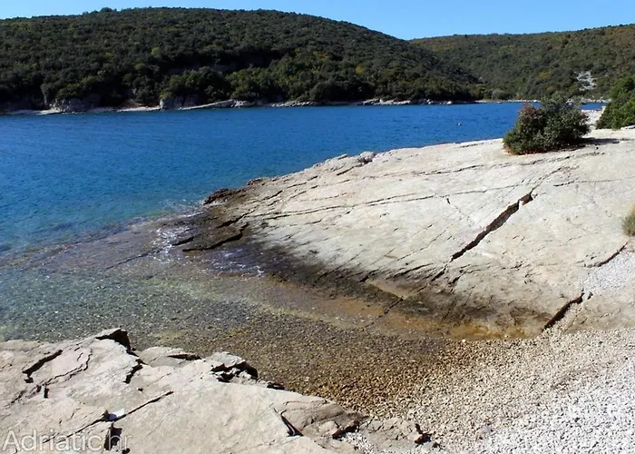 House Ive- Romantische Flucht- Jacuzzi- Pool- By Interhome