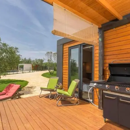 House Ive- Romantische Flucht- Jacuzzi- Pool- By Interhome * Pola
