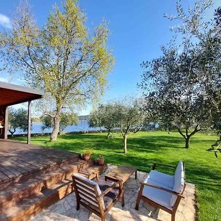 Vakantiehuis House Ive- Romantische Flucht- Jacuzzi- Pool- By Interhome *