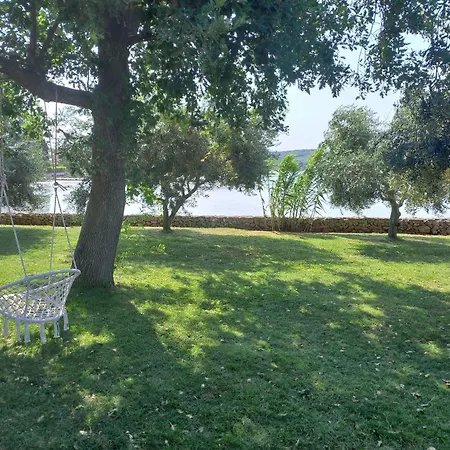 Vakantiehuis House Ive- Romantische Flucht- Jacuzzi- Pool- By Interhome *