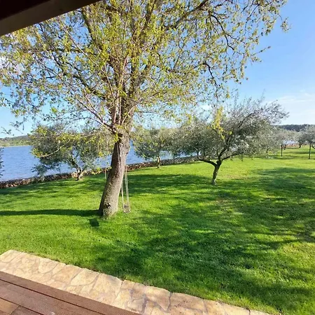 Semesterbostad House Ive- Romantische Flucht- Jacuzzi- Pool- By Interhome Pula