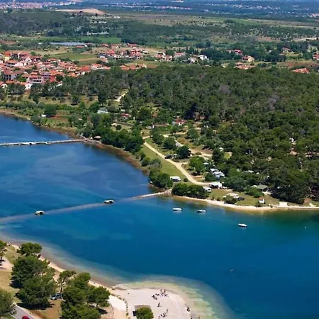 Semesterbostad House Ive- Romantische Flucht- Jacuzzi- Pool- By Interhome *