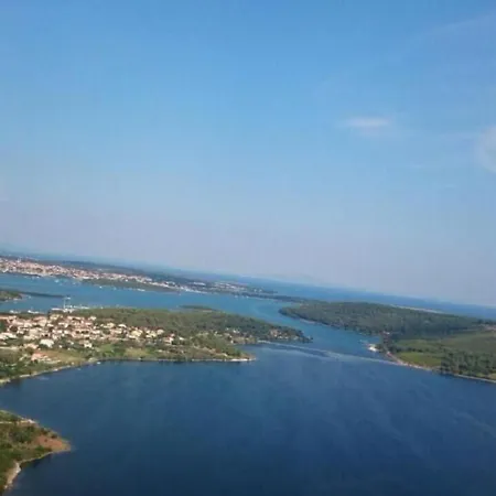 House Ive- Romantische Flucht- Jacuzzi- Pool- By Interhome Pula