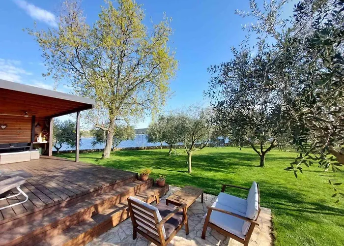 Semesterbostad House Ive- Romantische Flucht- Jacuzzi- Pool- By Interhome *