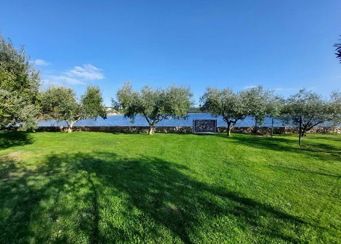 House Ive- Romantische Flucht- Jacuzzi- Pool- By Interhome Semesterbostad *