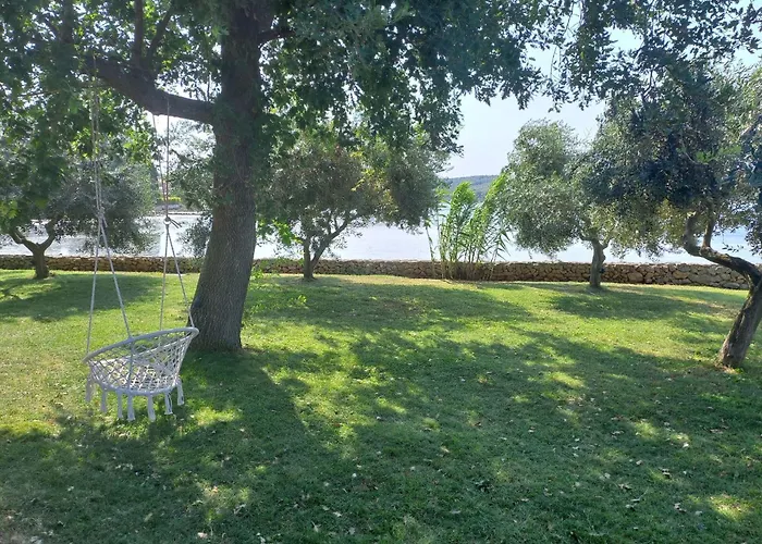 Vakantiehuis House Ive- Romantische Flucht- Jacuzzi- Pool- By Interhome *