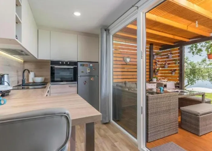 House Ive- Romantische Flucht- Jacuzzi- Pool- By Interhome *