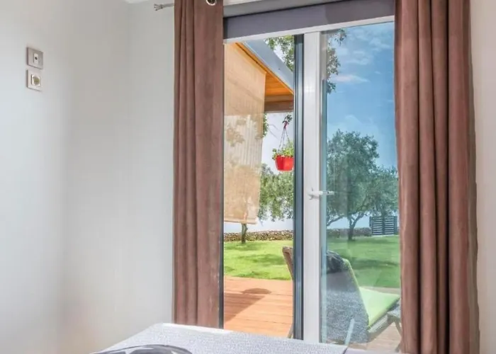 House Ive- Romantische Flucht- Jacuzzi- Pool- By Interhome Semesterbostad *