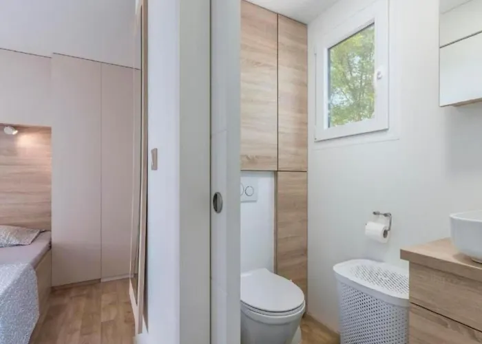 House Ive- Romantische Flucht- Jacuzzi- Pool- By Interhome Semesterbostad