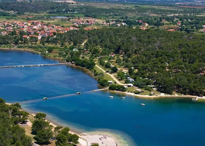 Semesterbostad House Ive- Romantische Flucht- Jacuzzi- Pool- By Interhome *