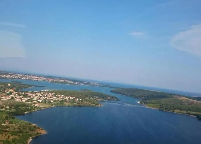 House Ive- Romantische Flucht- Jacuzzi- Pool- By Interhome Pula