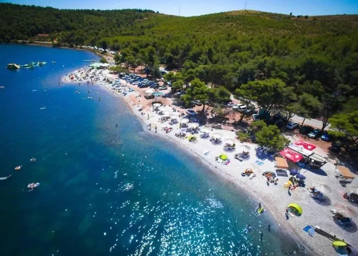 House Ive- Romantische Flucht- Jacuzzi- Pool- By Interhome Pula