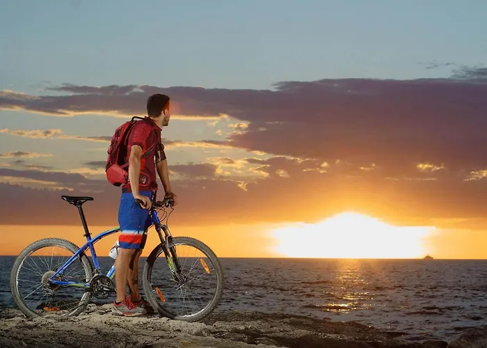 House Ive- Romantische Flucht- Jacuzzi- Pool- By Interhome *